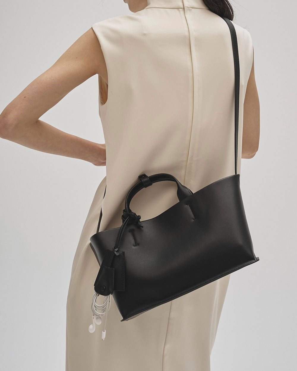 
                  
                    Useful Leather Bag(M)
                  
                