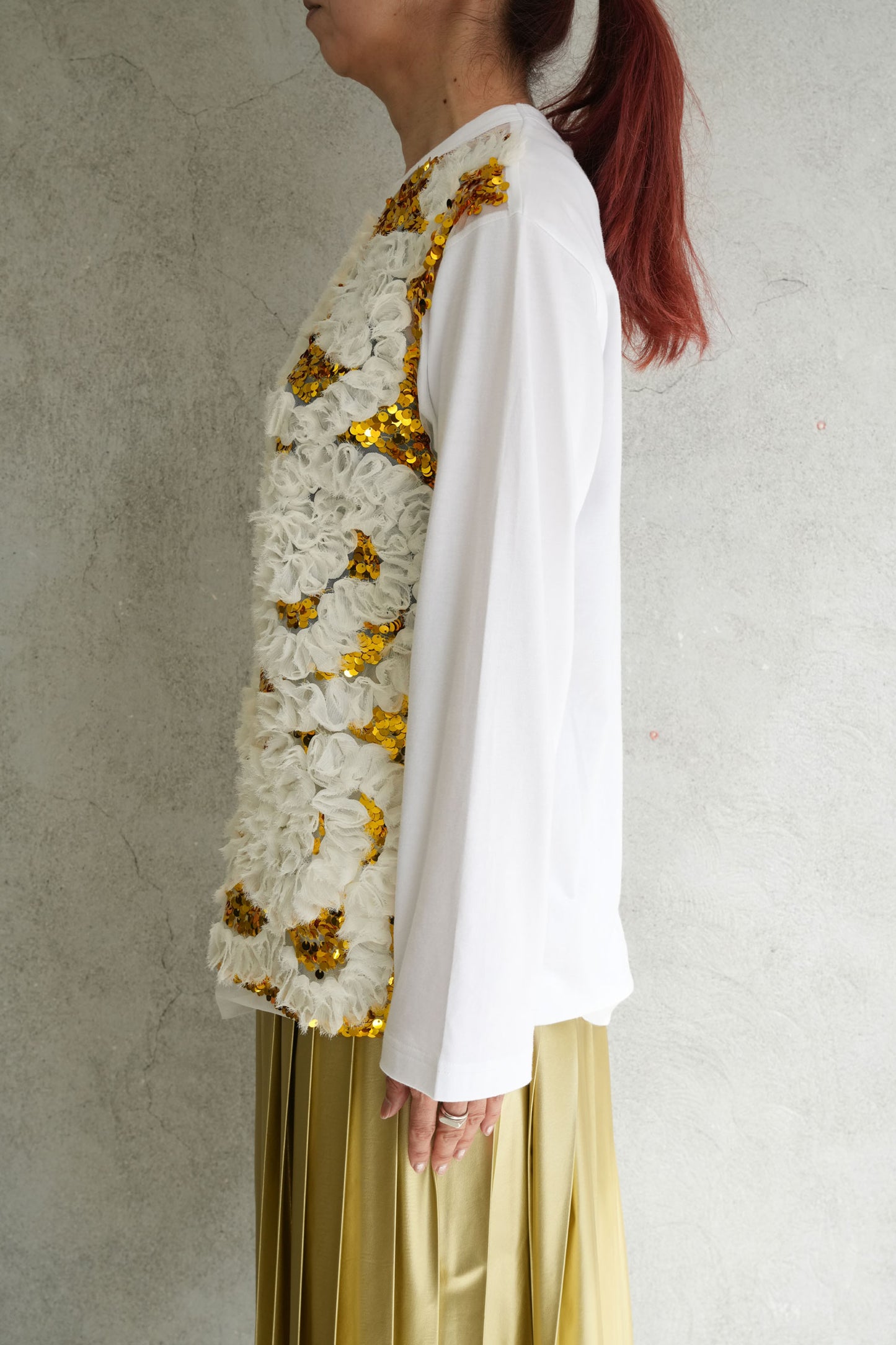 
                  
                    チュール刺繍カットソー-WHITE×GOLD-
                  
                