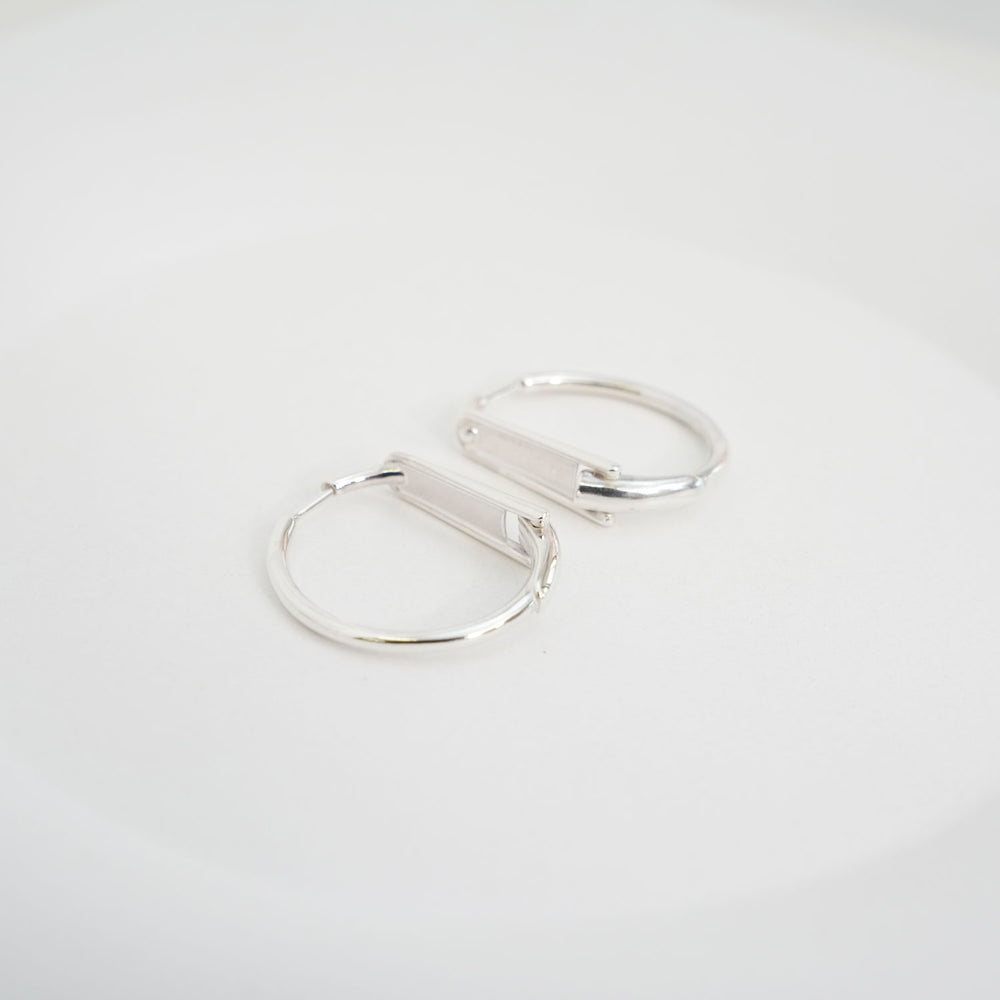 
                  
                    CLIP EARRINGS -SILVER-
                  
                