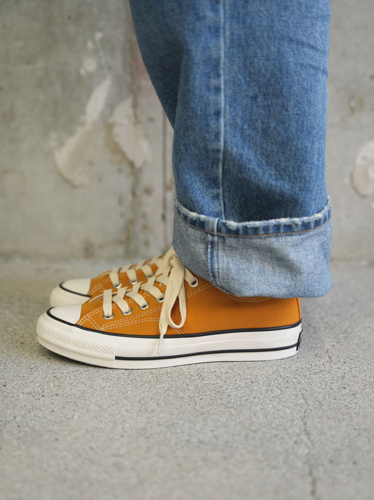 
                  
                    CHUCK TAYLOR CANVAS OX
                  
                