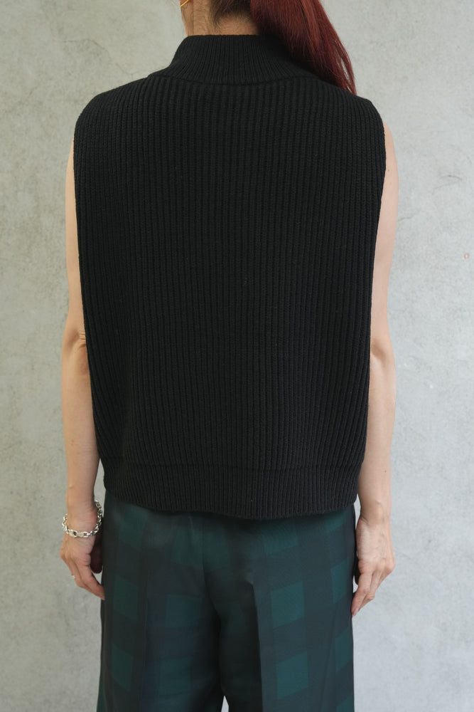 
                  
                    RIBBED KNIT WOOL VEST-BLACK-
                  
                