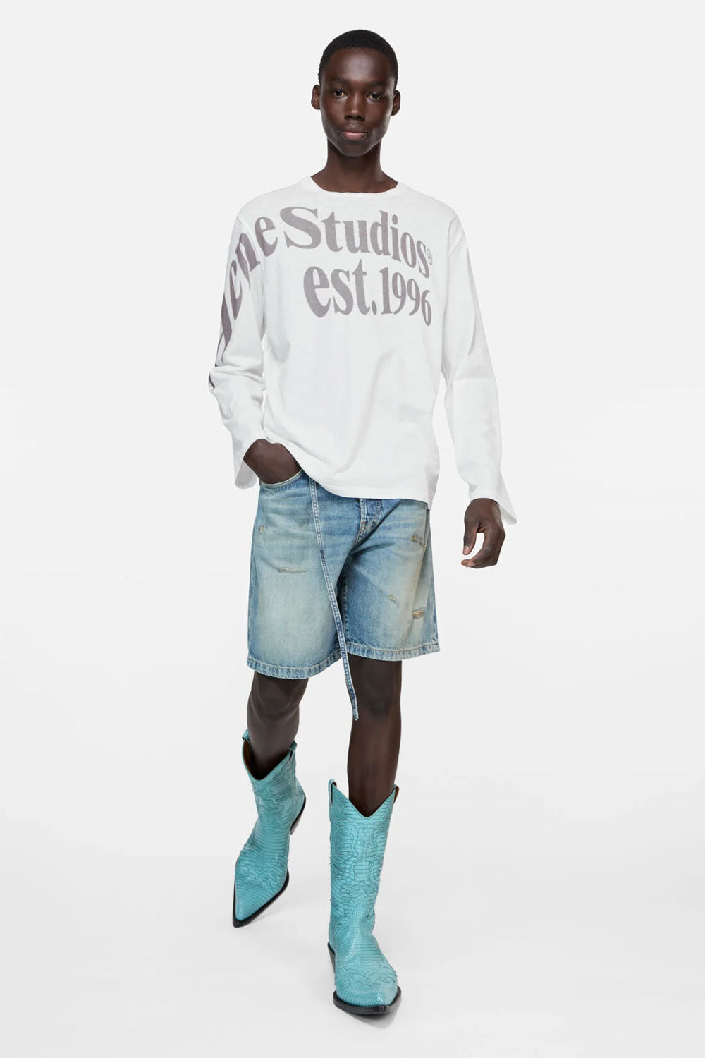 
                  
                    Logo T-shirt - Relaxed Fit -OFF WHITE-
                  
                