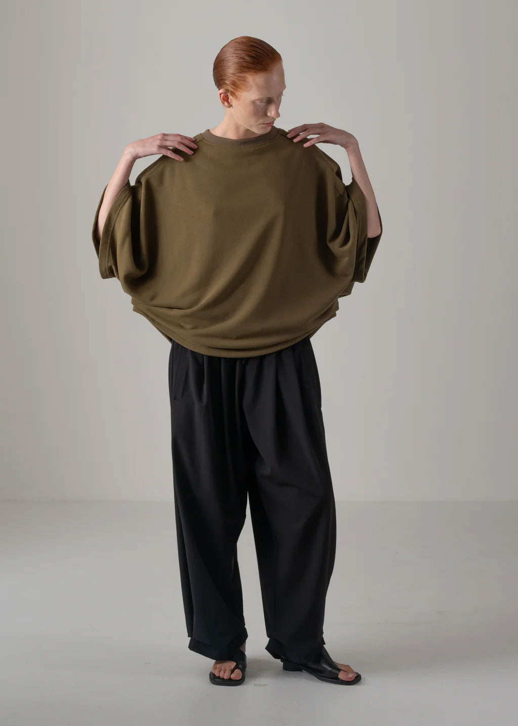 
                  
                    NIRVANA TUCKED HEM TROUSERS-BLACK-
                  
                