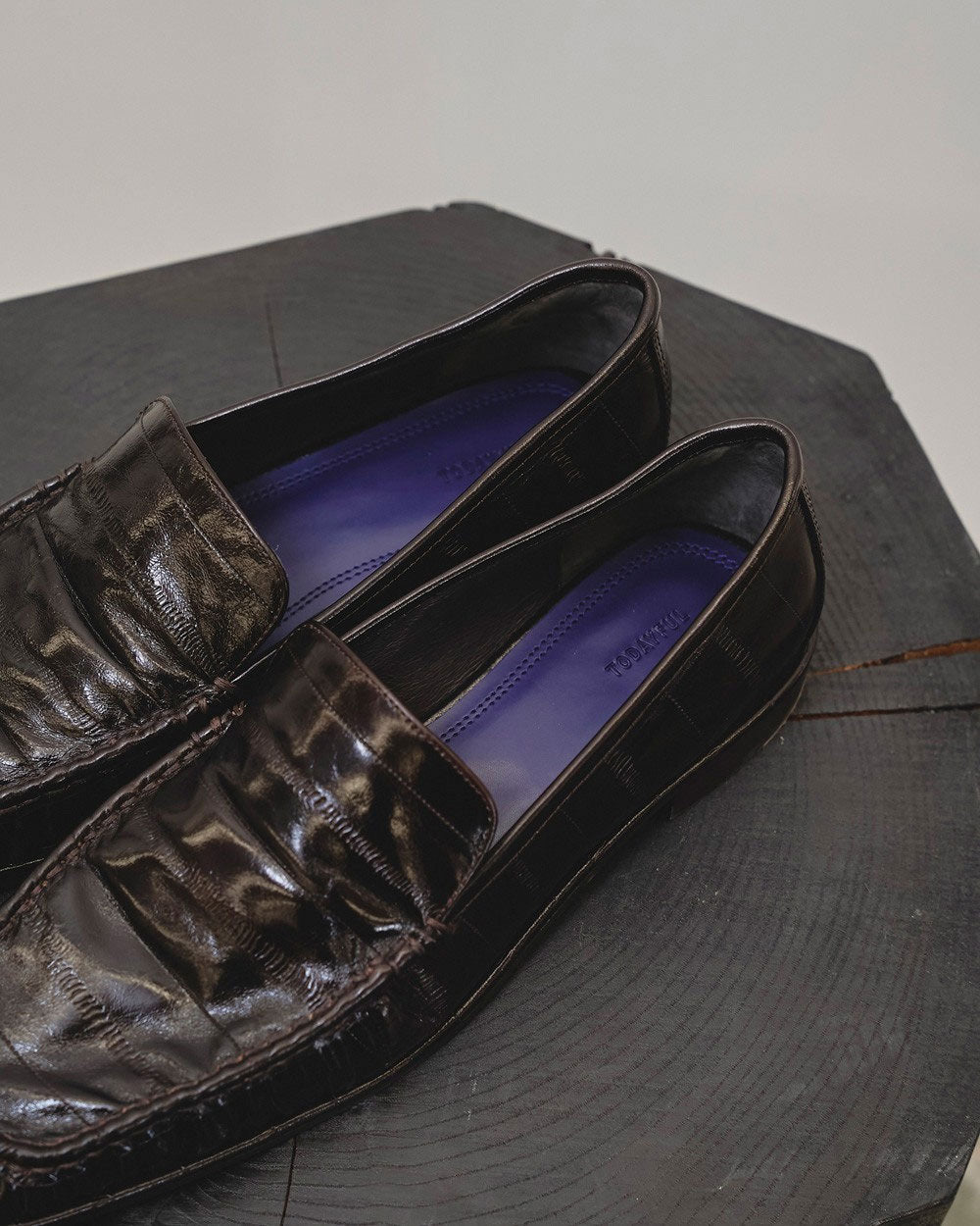 
                  
                    Squaretoe Gather Loafers -DARK BROWN-
                  
                