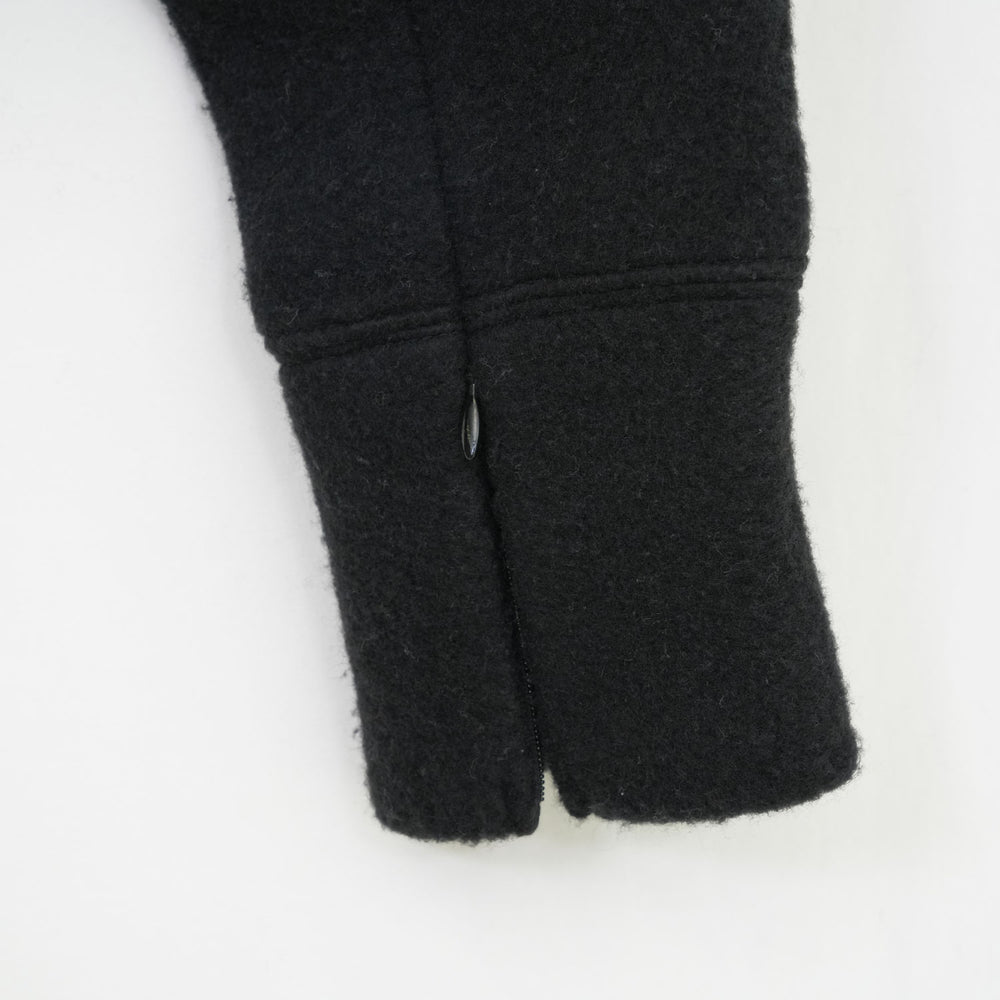 
                  
                    SLIT SLEEVE SWEAT -BLACK-
                  
                