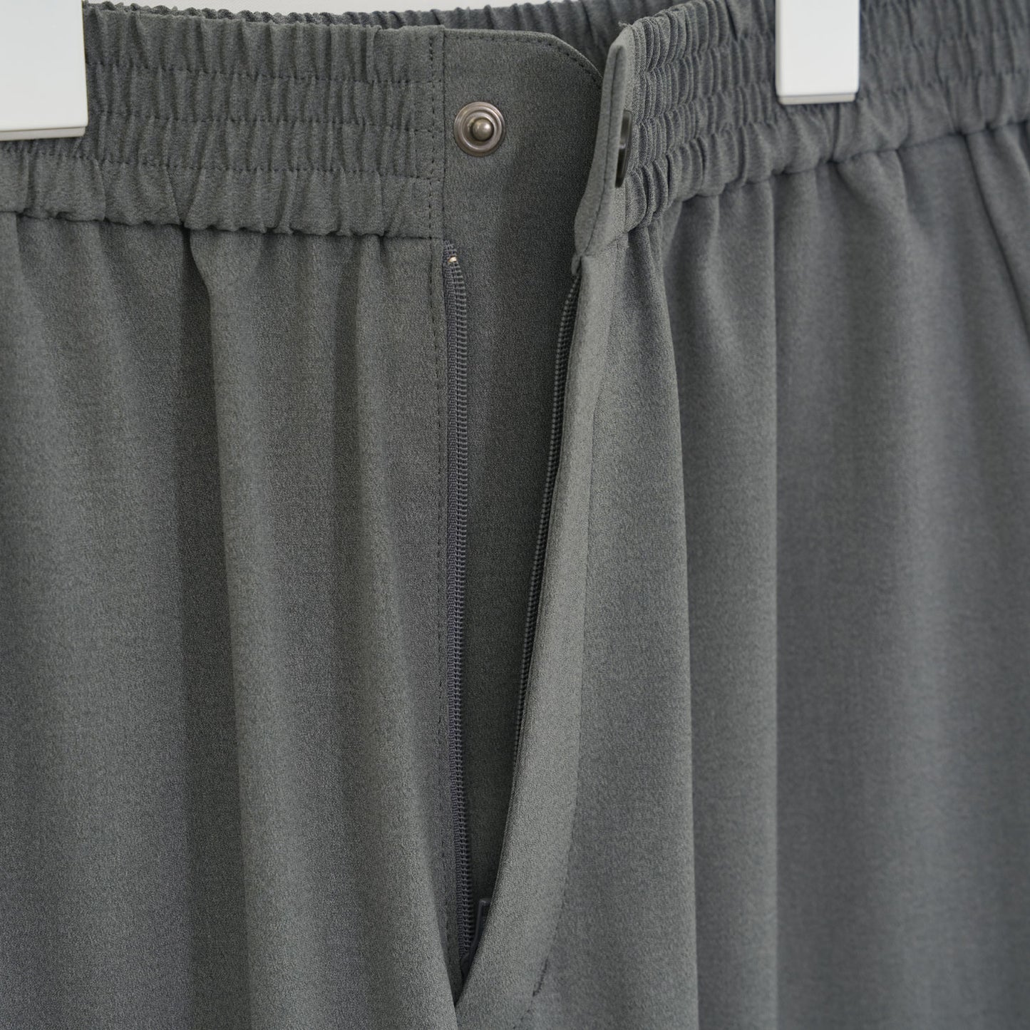 
                  
                    STRETCH TAPERED PANTS-GREEN-
                  
                