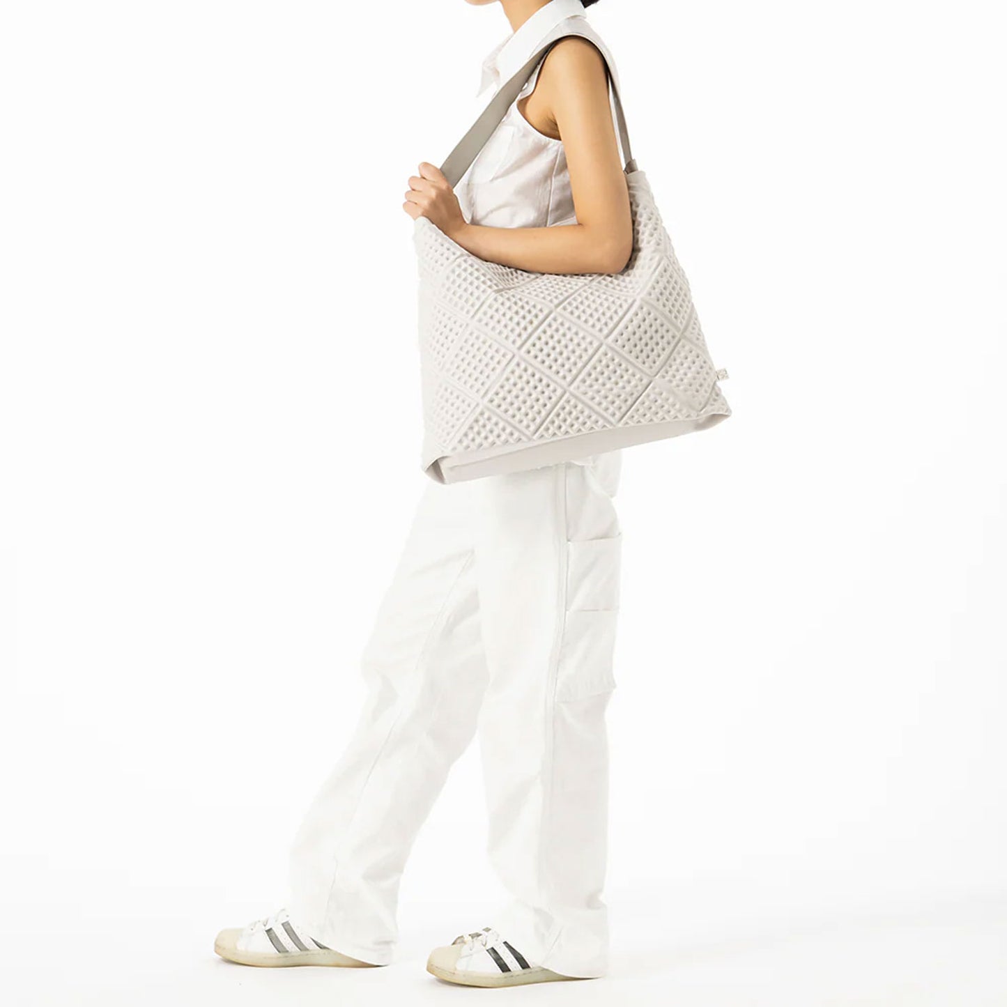 
                  
                    WAF-FUL ONE TOTE 2-Ice gray-
                  
                