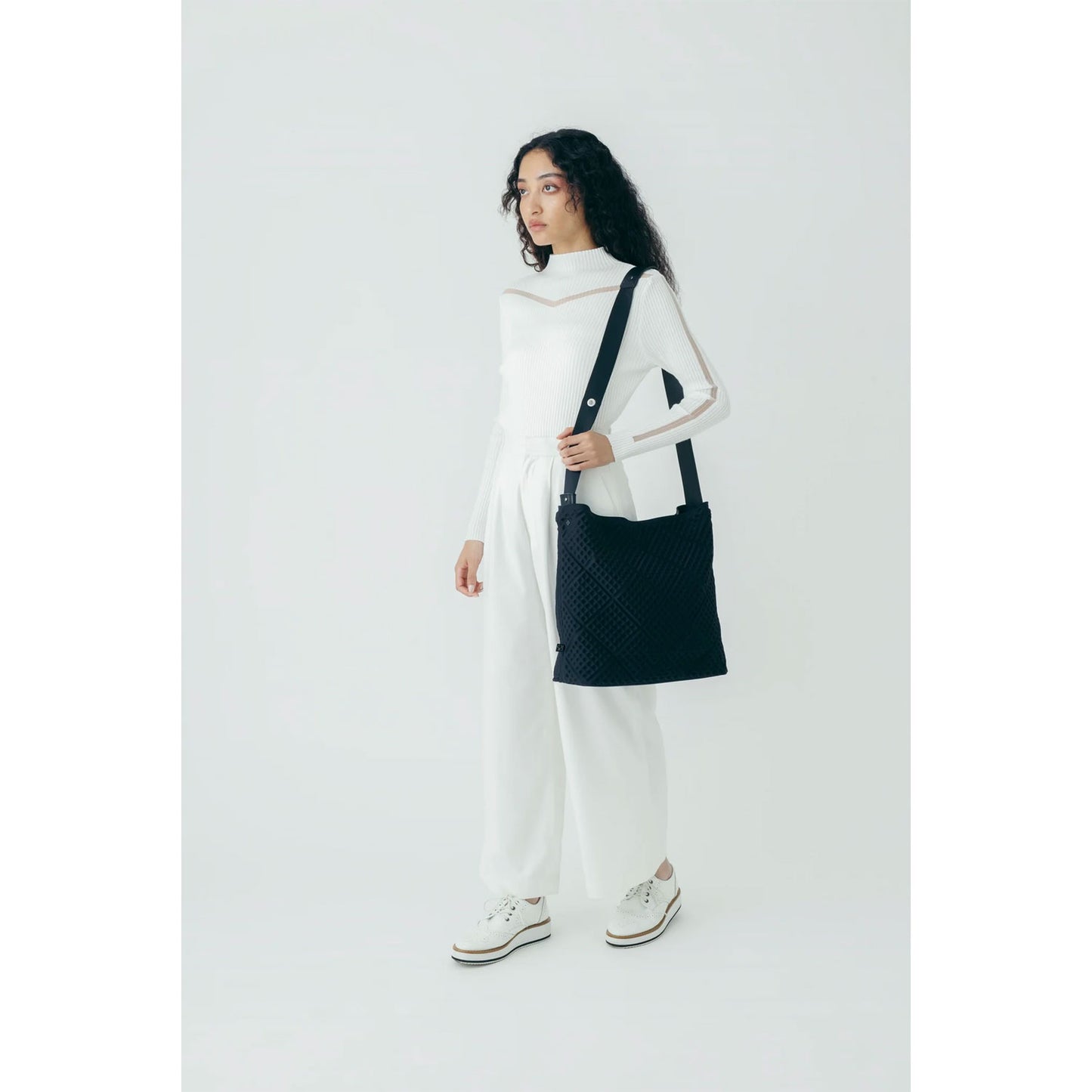 
                  
                    WAF-FUL ONE TOTE 2-Ice gray-
                  
                