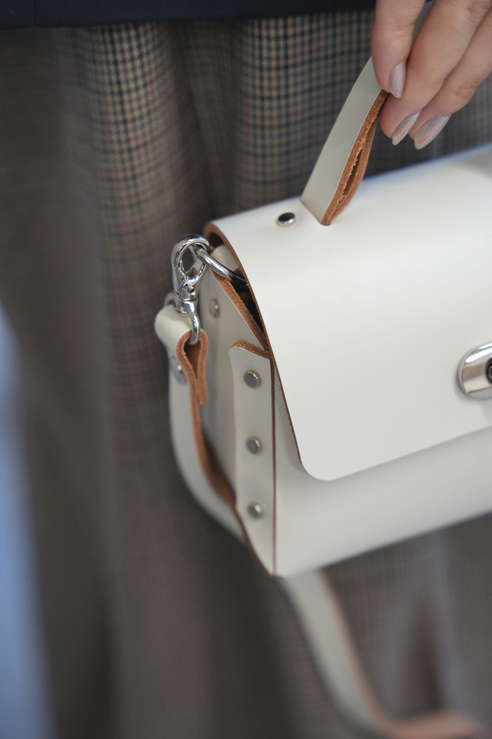 assemble hand bag flap S-WHITE- – OBLIGE