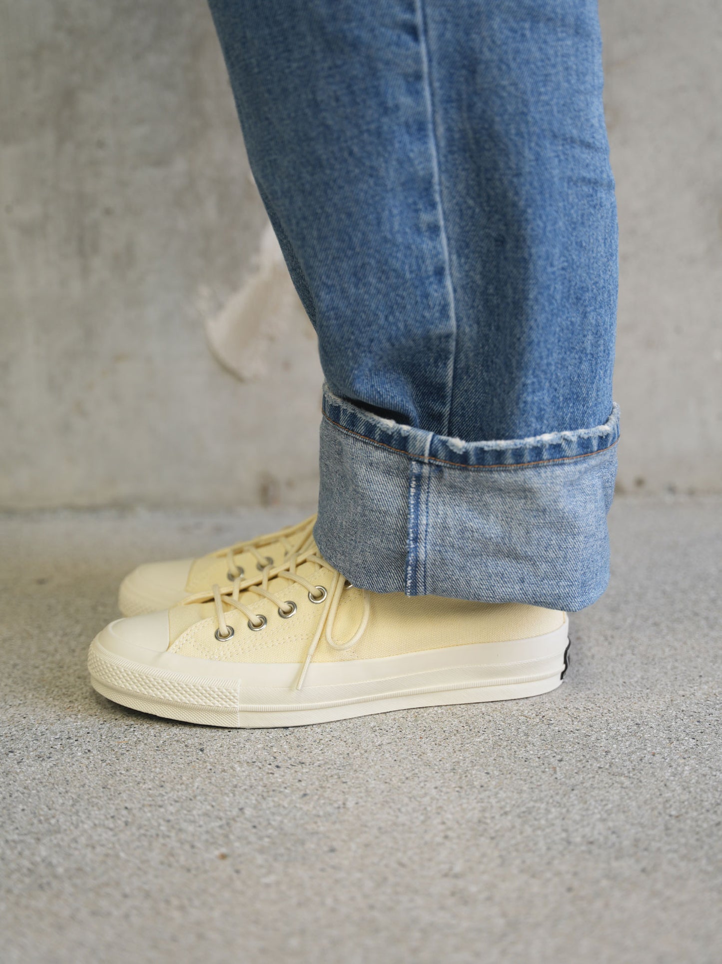 
                  
                    CHUCK TAYLOR CANVAS OX
                  
                