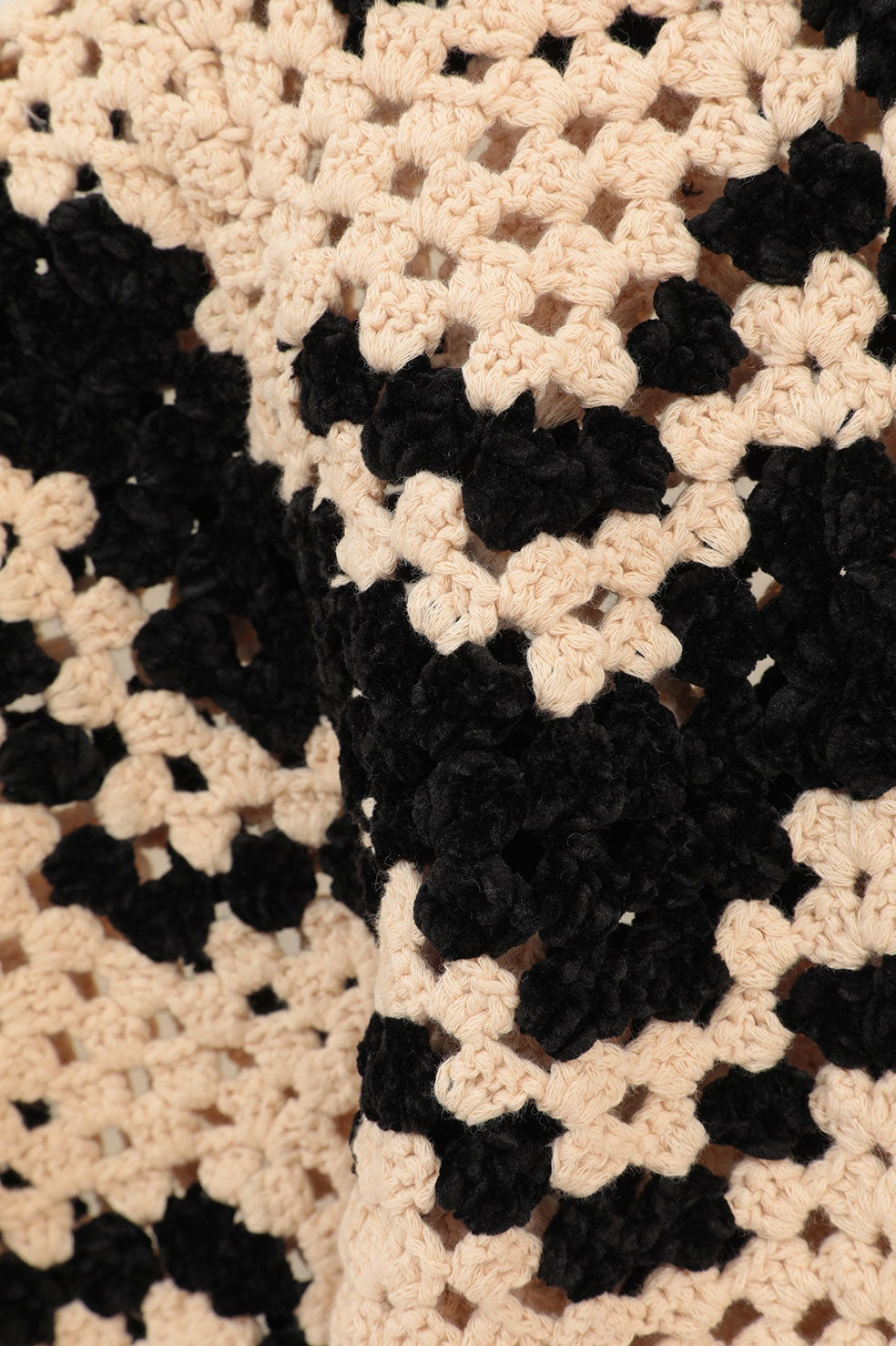 
                  
                    MALL BORDER HAND CROCHET KNIT CARDIGAN
                  
                