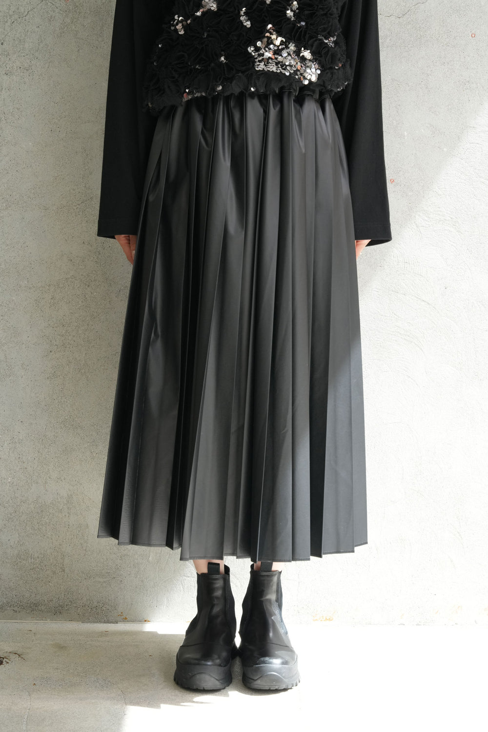 フェイクレザープリーツスカート-BLACK- – OBLIGE