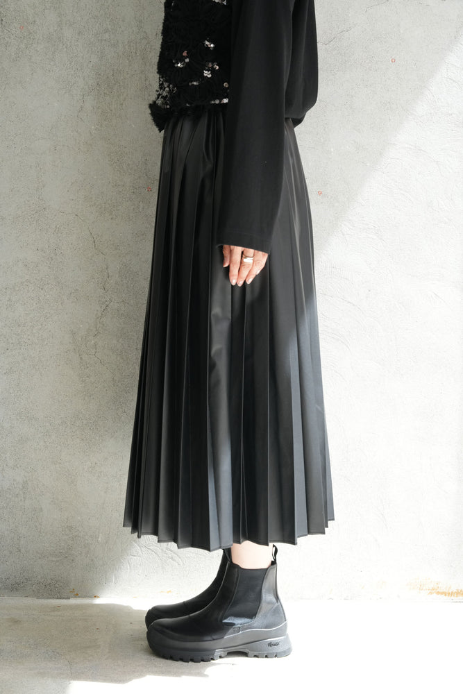 
                  
                    フェイクレザープリーツスカート-BLACK-
                  
                