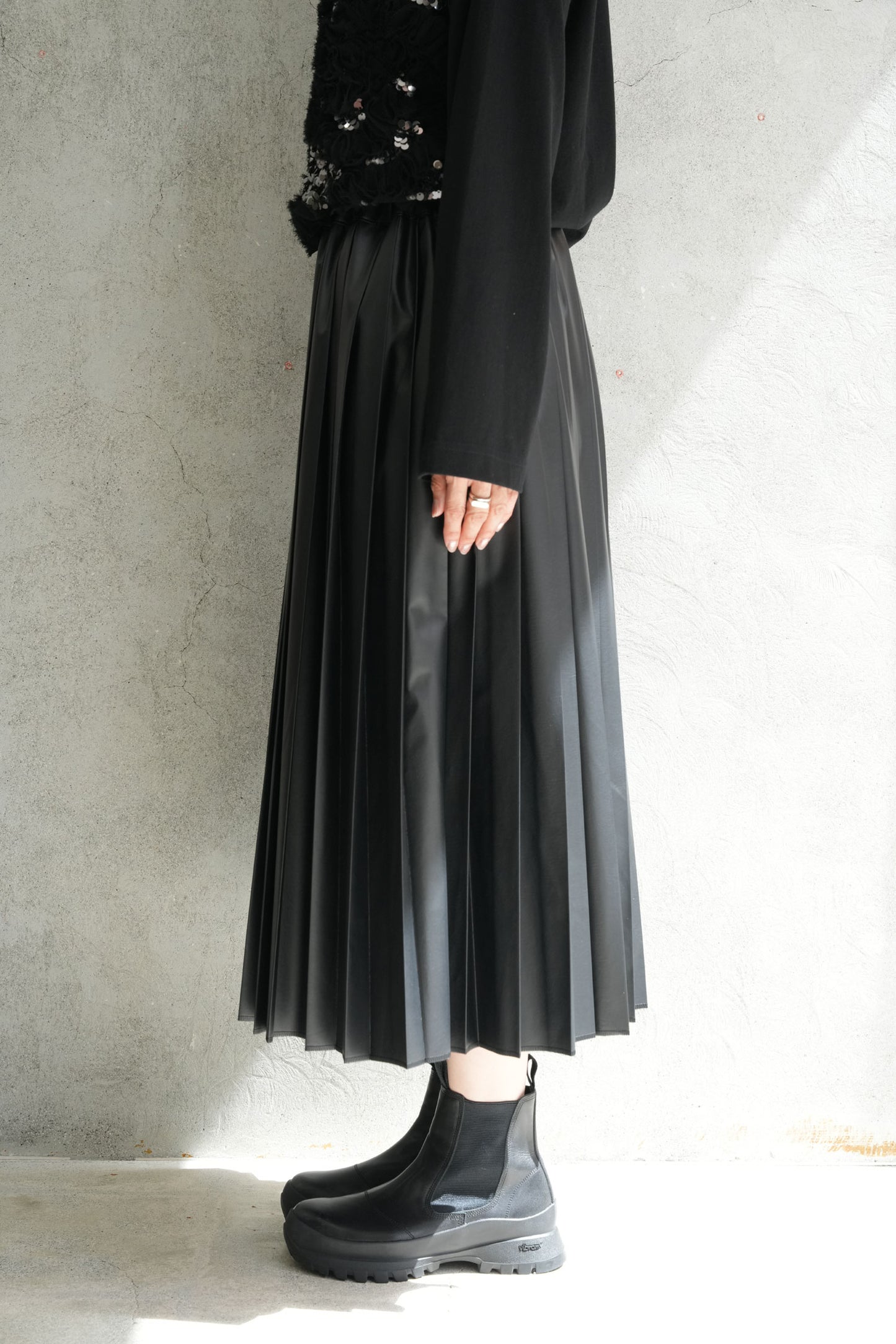 
                  
                    フェイクレザープリーツスカート-BLACK-
                  
                