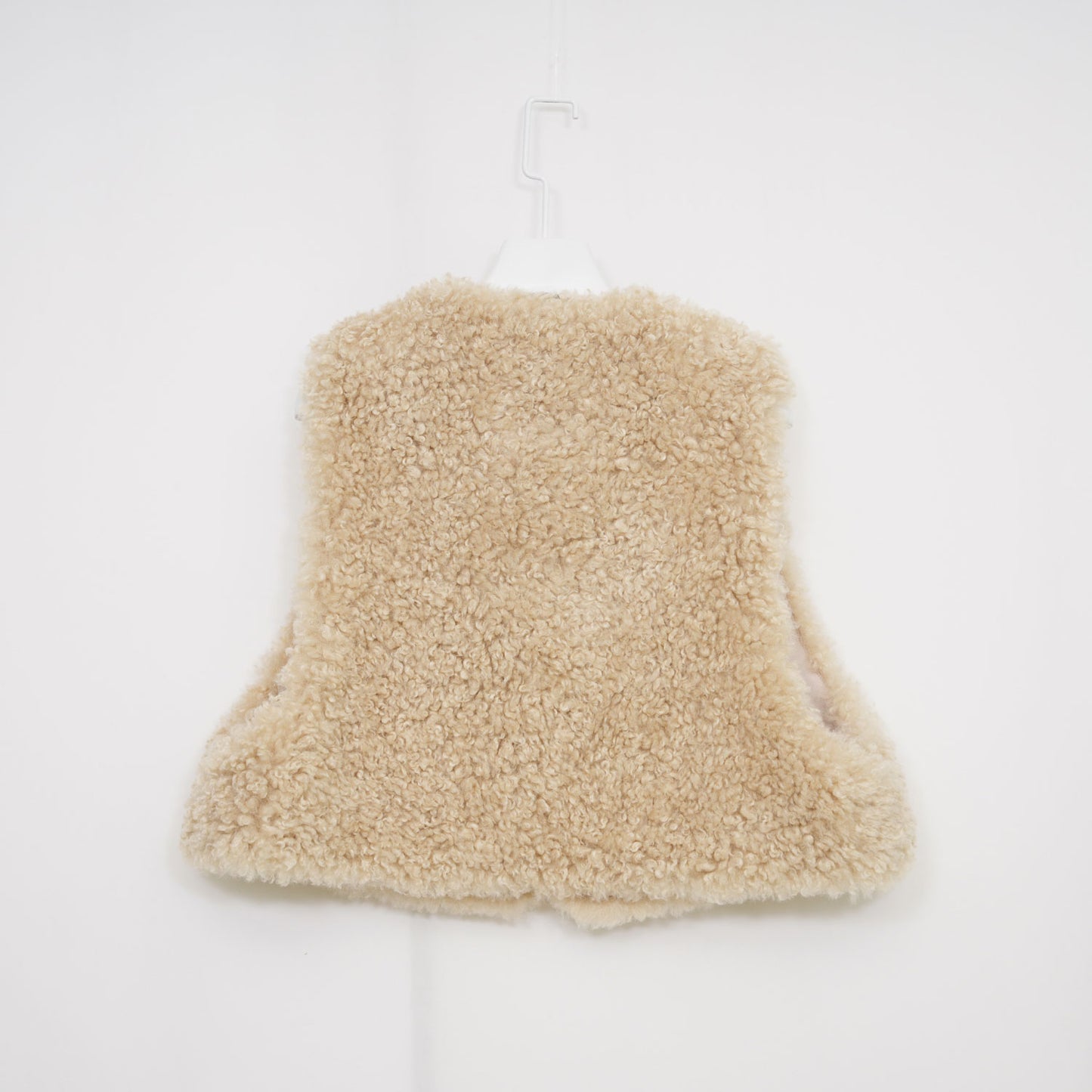 
                  
                    FAUX SHEARING CROPPED VEST
                  
                