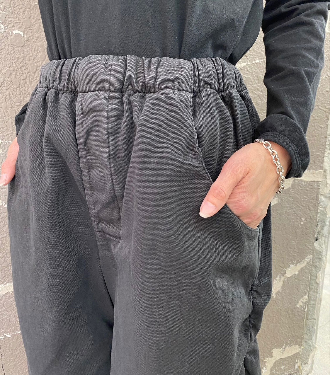 
                  
                    THIN CANVAS DRAPED TROUSERS-BLACK-
                  
                
