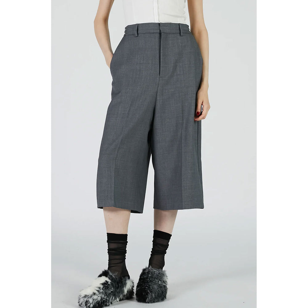 
                  
                    Low-crotch Bermuda Pants-BLACK-
                  
                