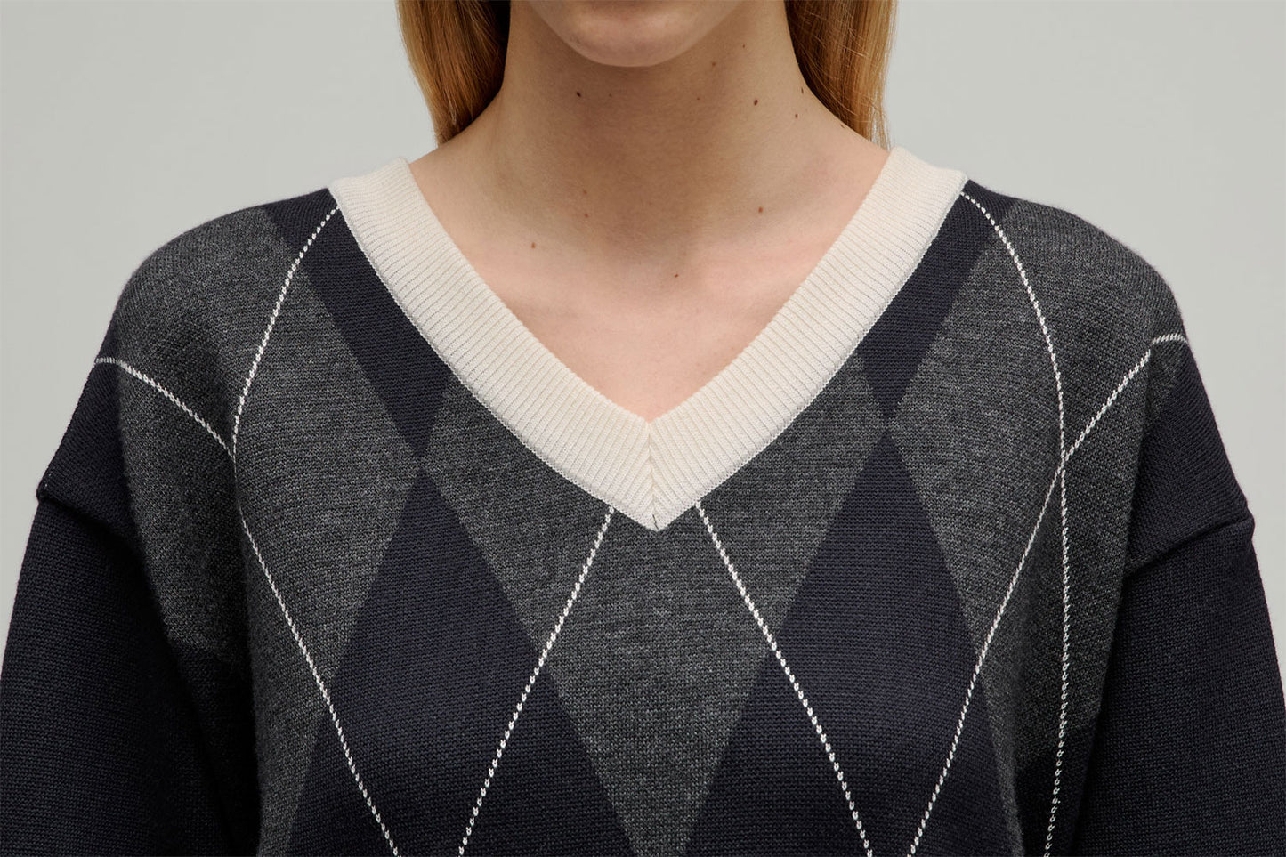 
                  
                    RERACS ARGYLE V NECK KNIT
                  
                