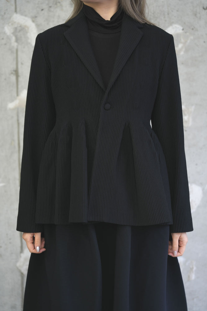 
                  
                    HYPHA TAILORED FLARE JACKET
                  
                