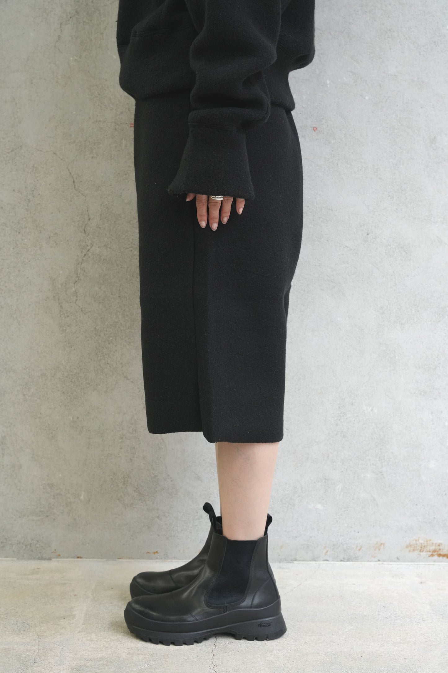 
                  
                    CROPPED BUGGY SWEAT PANTS -BLACK-
                  
                