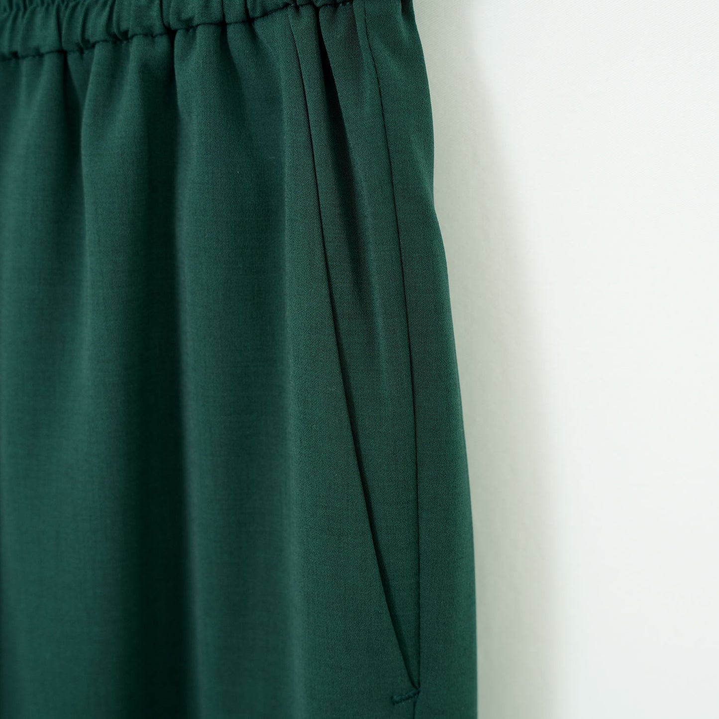 
                  
                    STRETCH TAPERED PANTS-GREEN-
                  
                