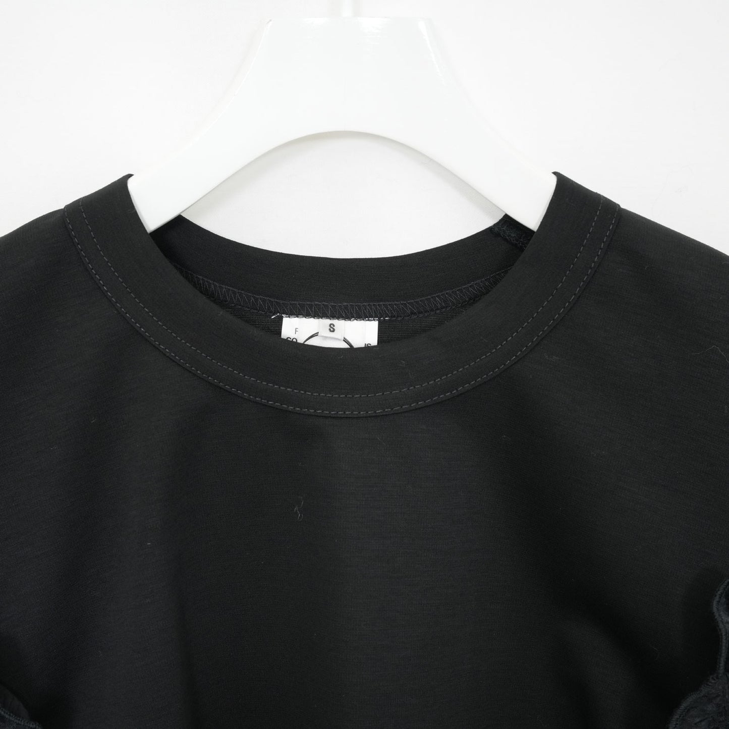 
                  
                    ラッフル切替カットソー-BLACK-
                  
                