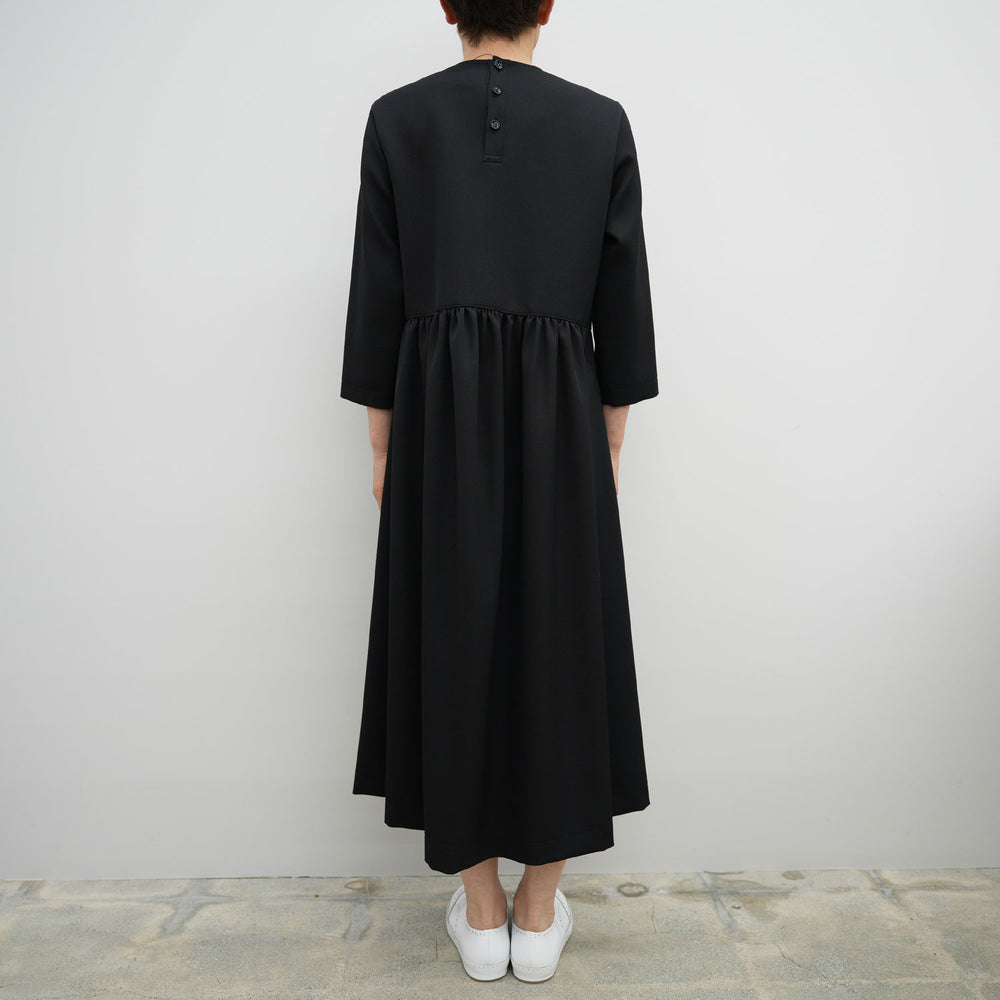★関税込み★【PATOU】ウール&カシミア ブラック ワンピース ウールギャバ 7分袖Aラインワンピース(26429000-2023