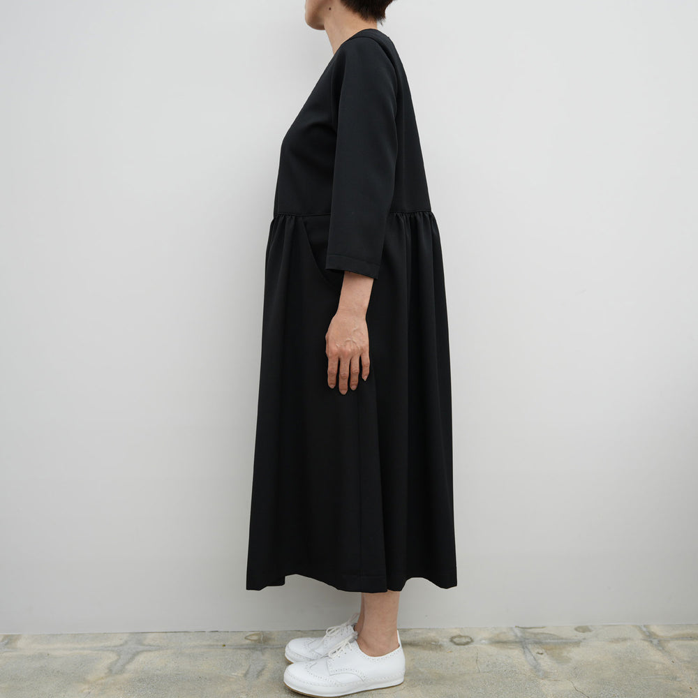 ★関税込み★【PATOU】ウール&カシミア ブラック ワンピース ウールギャバ 7分袖Aラインワンピース(26429000-2023