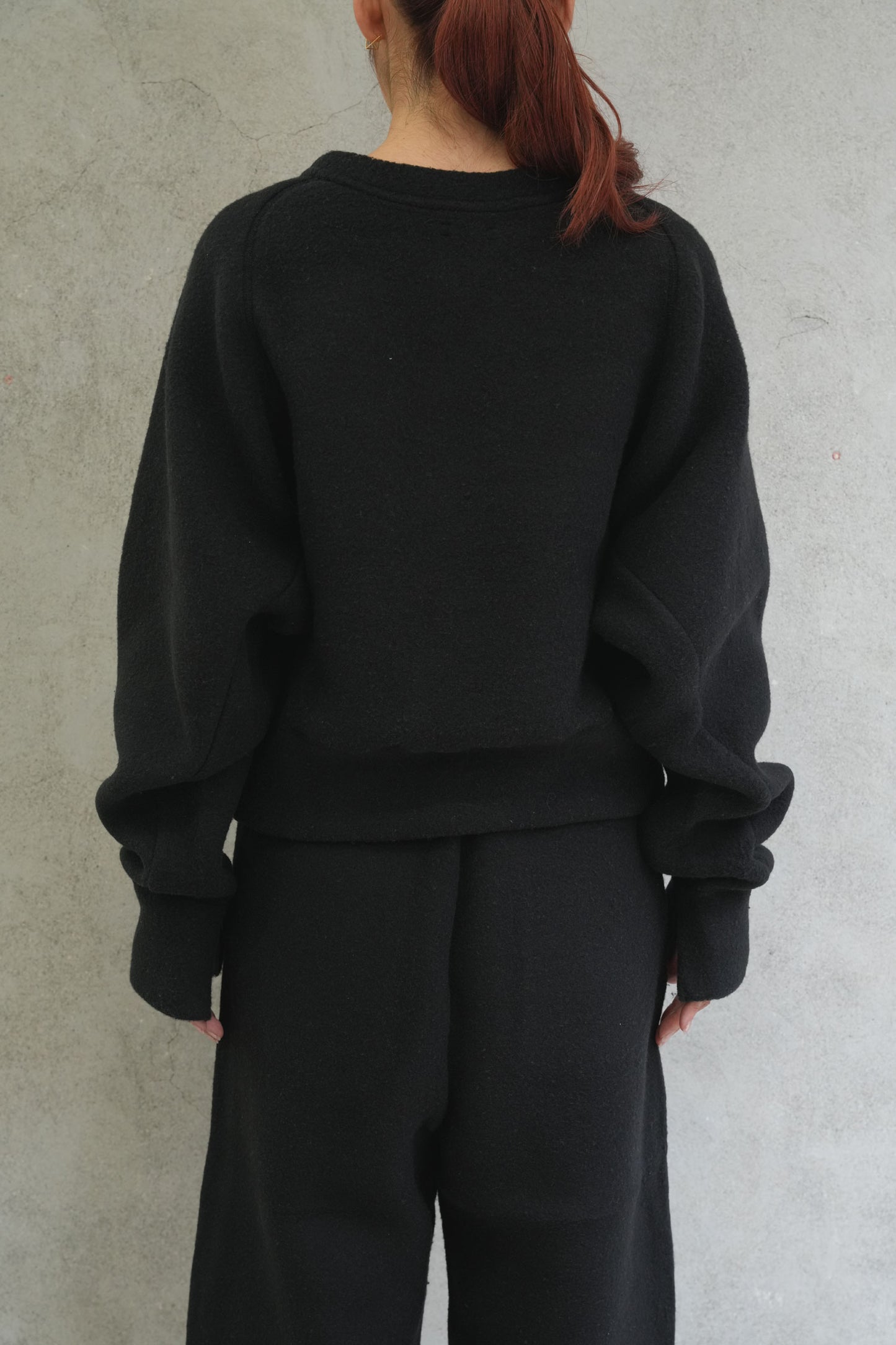 
                  
                    SLIT SLEEVE SWEAT -BLACK-
                  
                