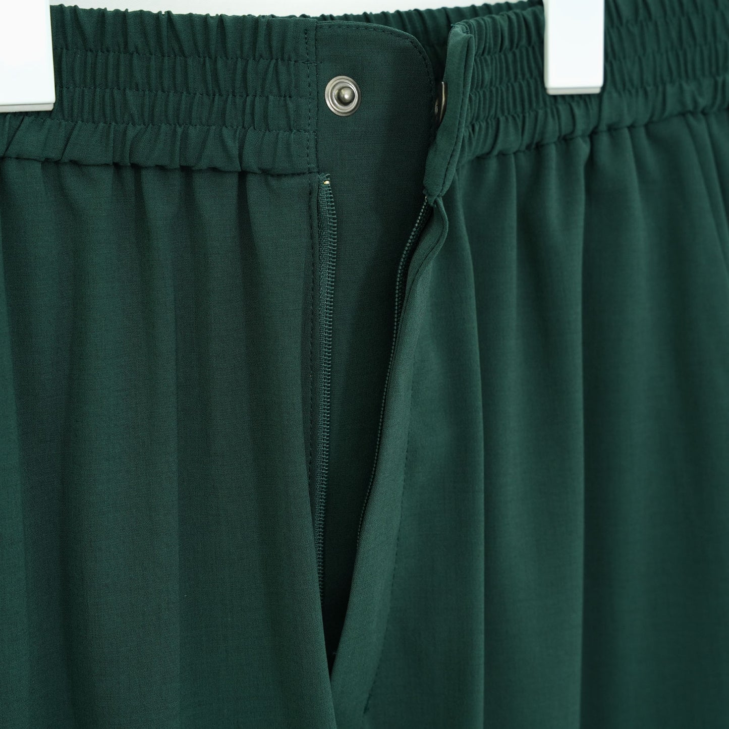 
                  
                    STRETCH TAPERED PANTS-GREEN-
                  
                