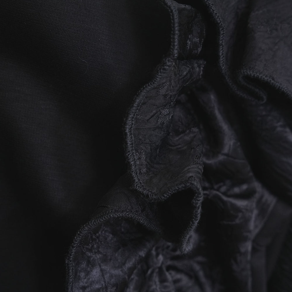 
                  
                    ラッフル切替カットソー-BLACK-
                  
                