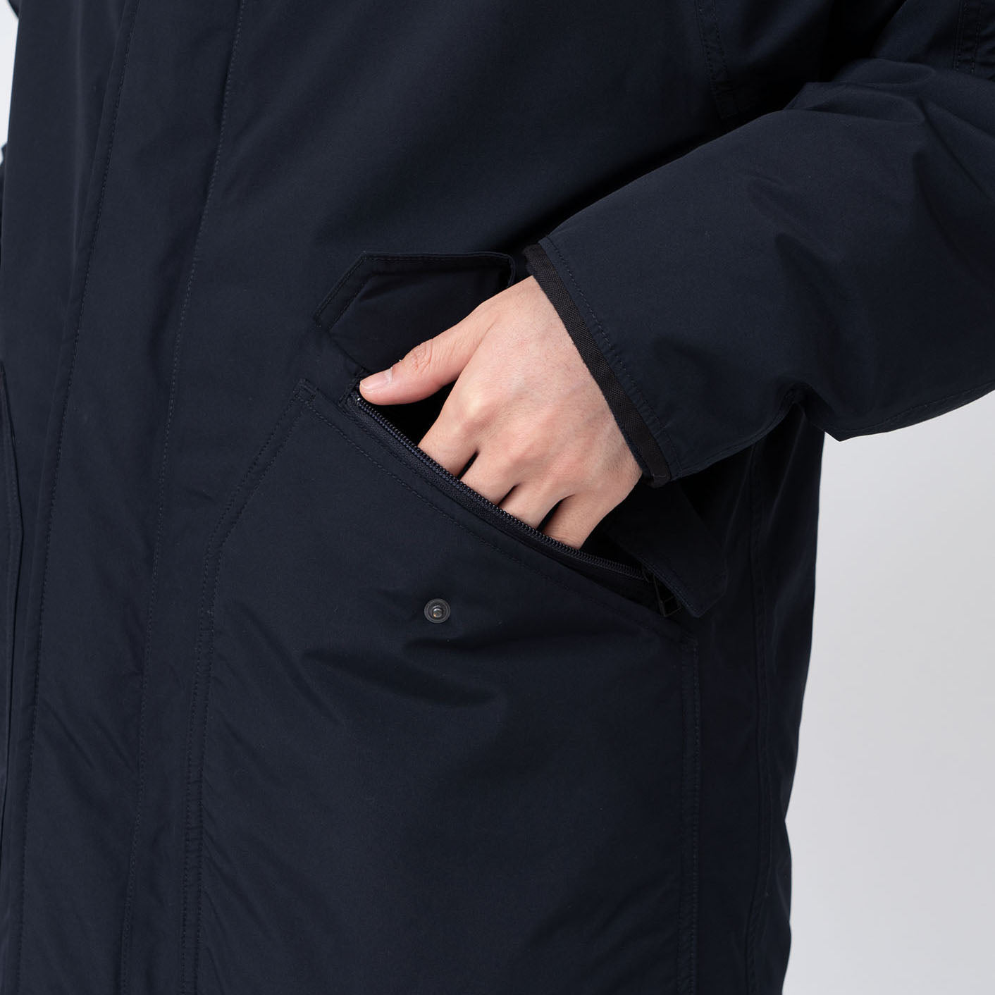 
                  
                    GORE-TEX DOWN COAT
                  
                