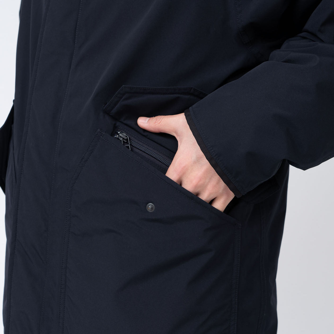 
                  
                    GORE-TEX DOWN COAT
                  
                