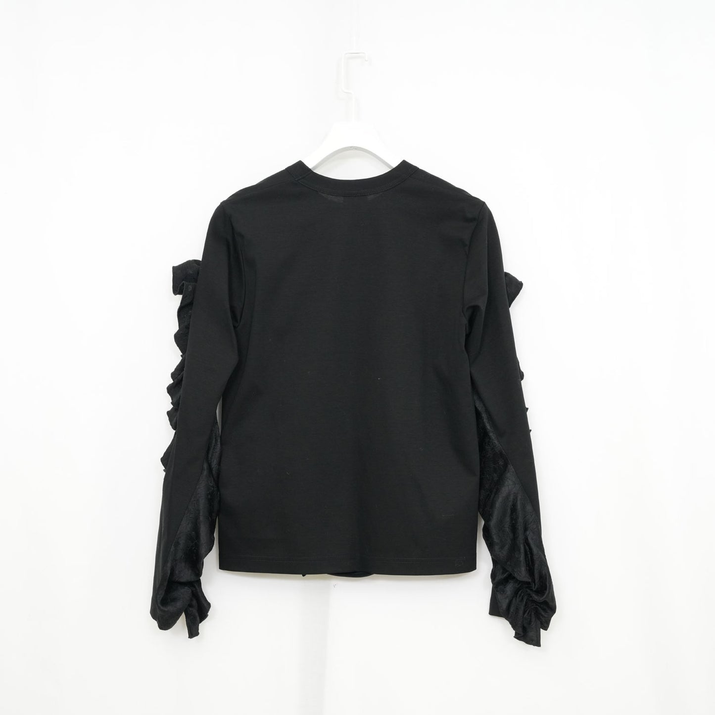 
                  
                    ラッフル切替カットソー-BLACK-
                  
                