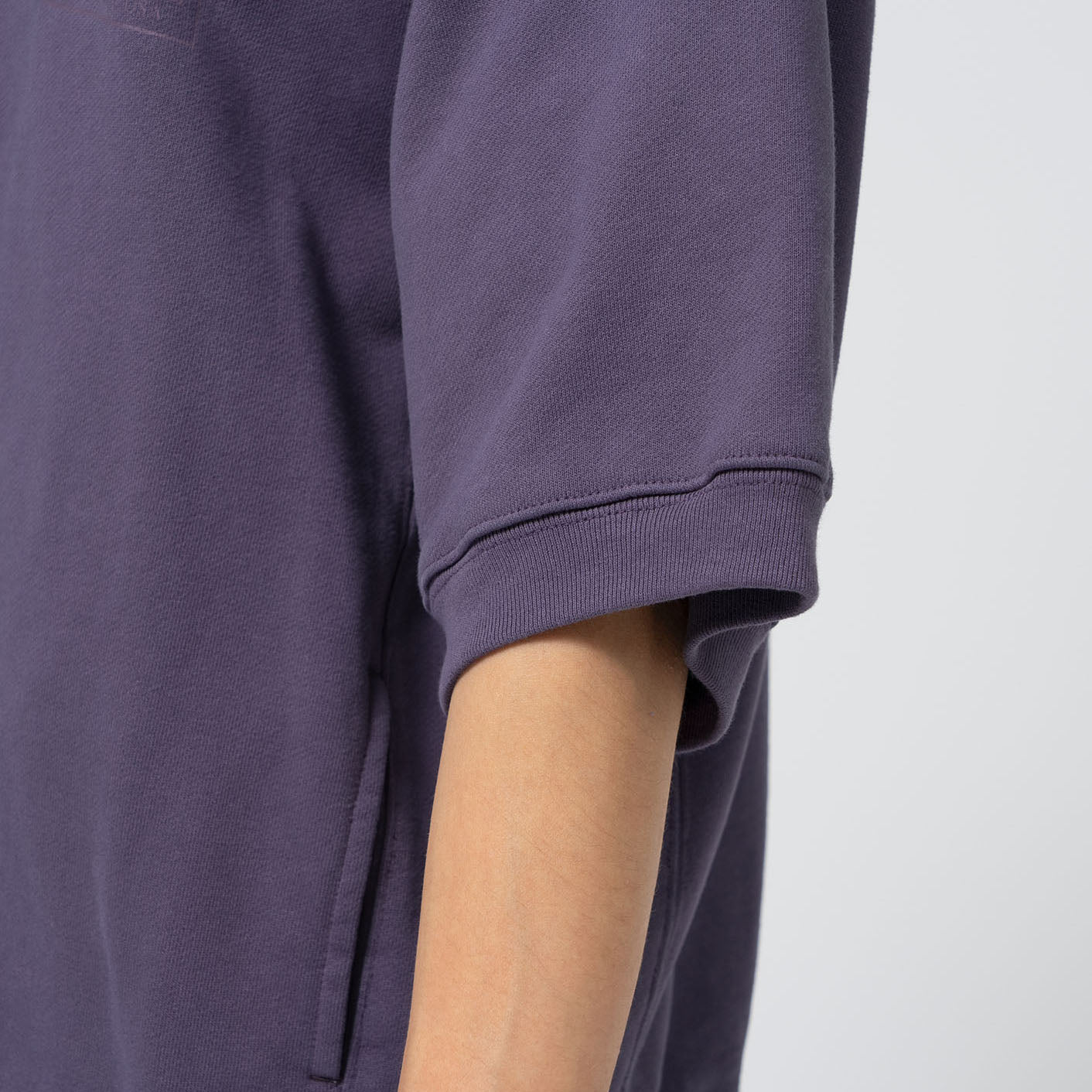
                  
                    11OZ FIELD SHORT SLEEVE SWEATSHIRT
                  
                
