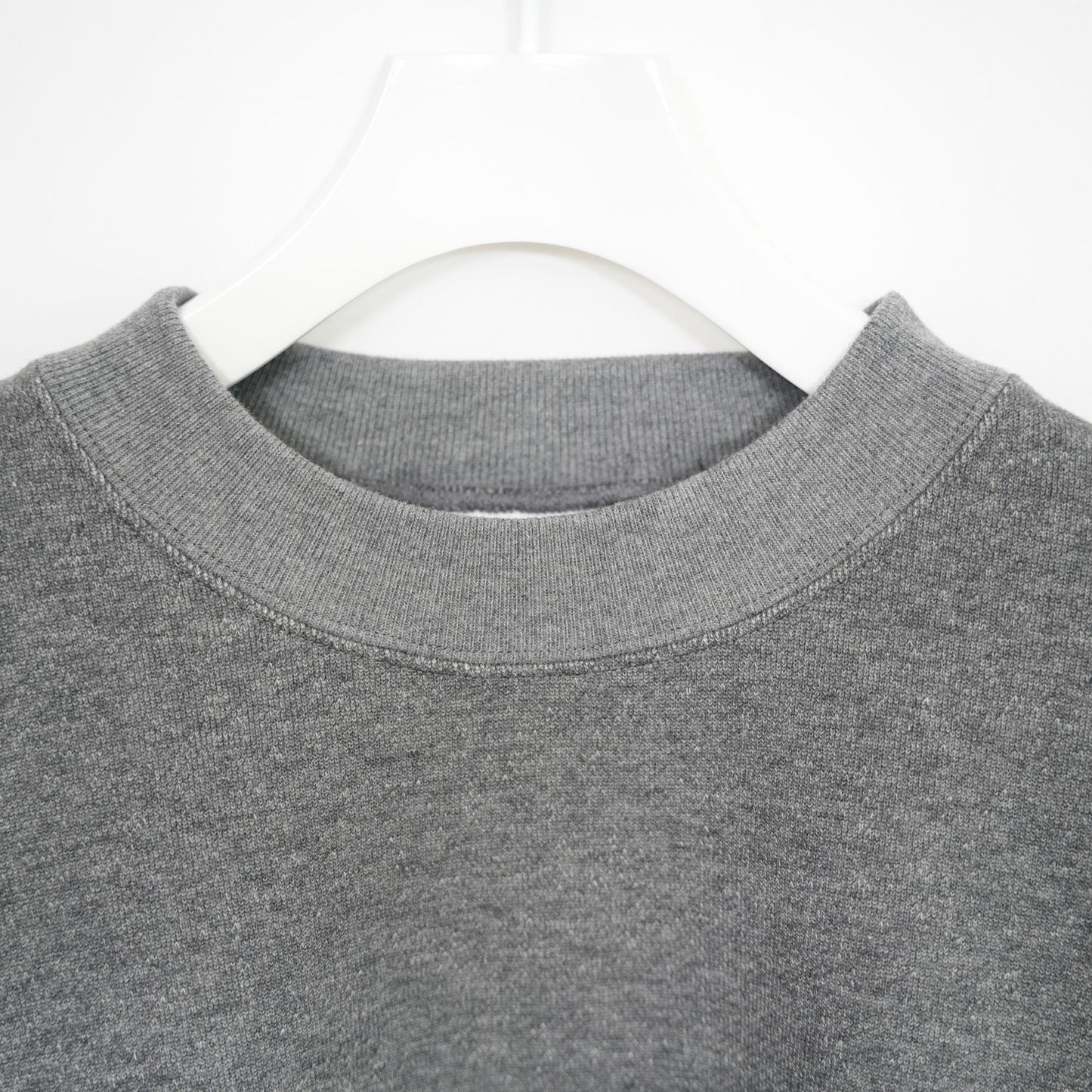 
                  
                    CROPPED SWEAT SHIRT
                  
                