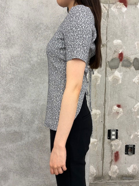 
                  
                    Floral Jacquard Open Back Top -GREY-
                  
                