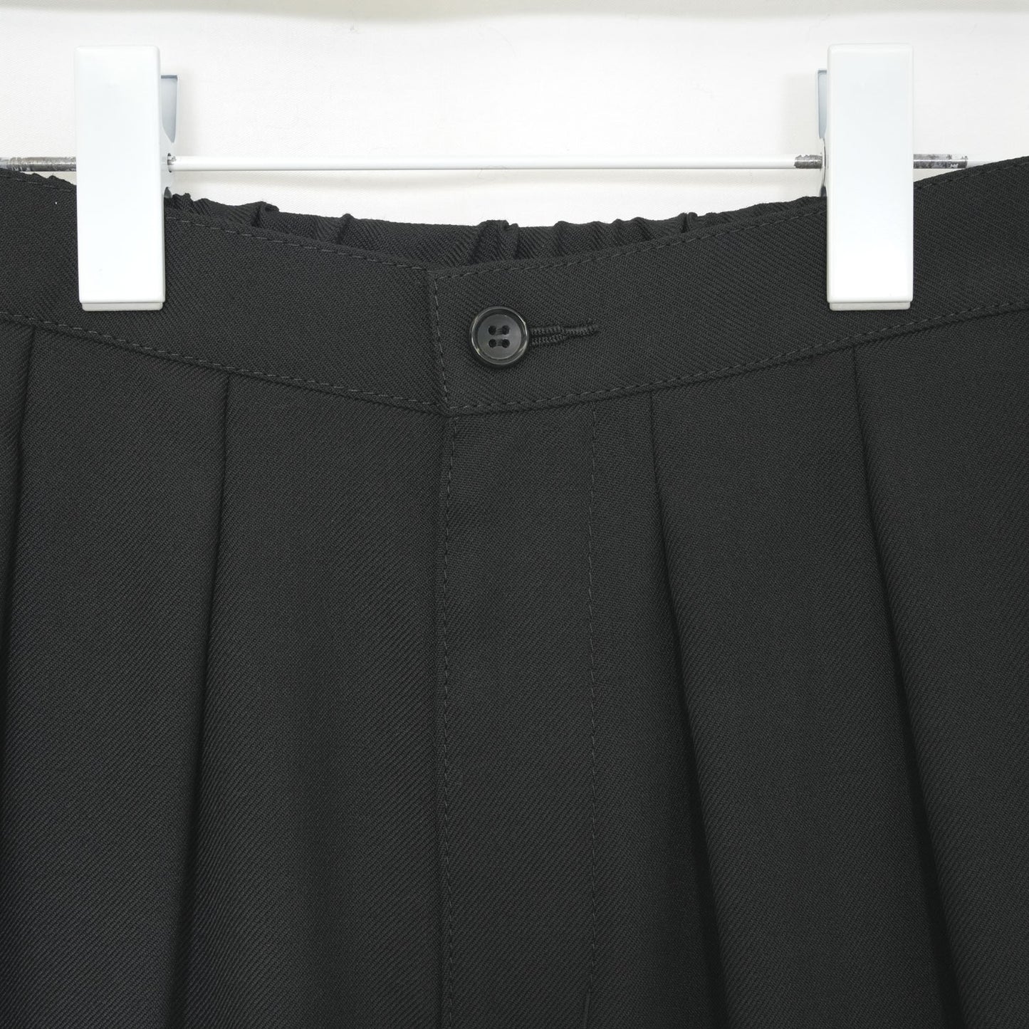 
                  
                    ウールエステルサージパンツ
                  
                