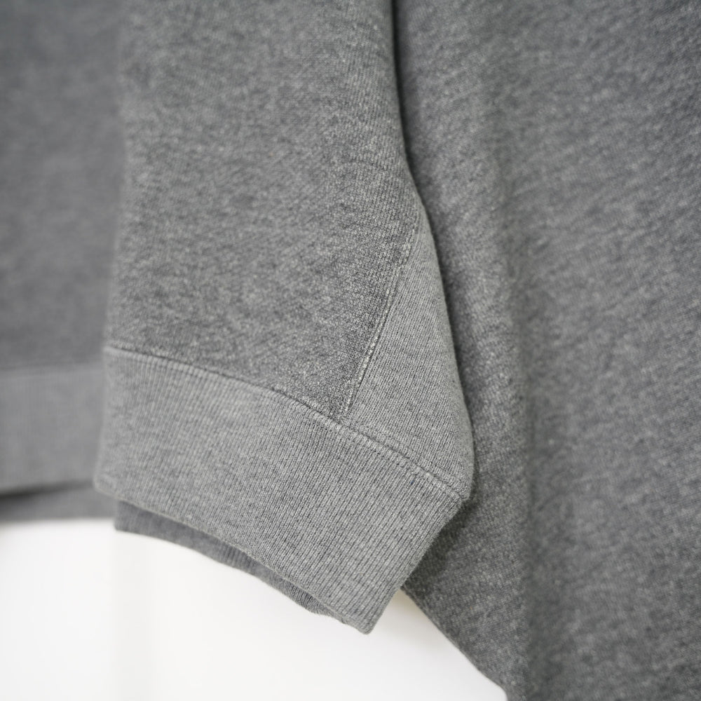 
                  
                    CROPPED SWEAT SHIRT
                  
                