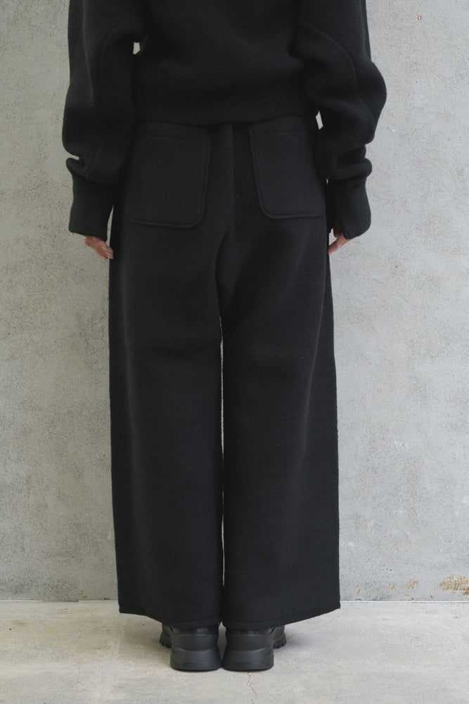 
                  
                    SWEAT BUGGY PANTS -BLACK-
                  
                