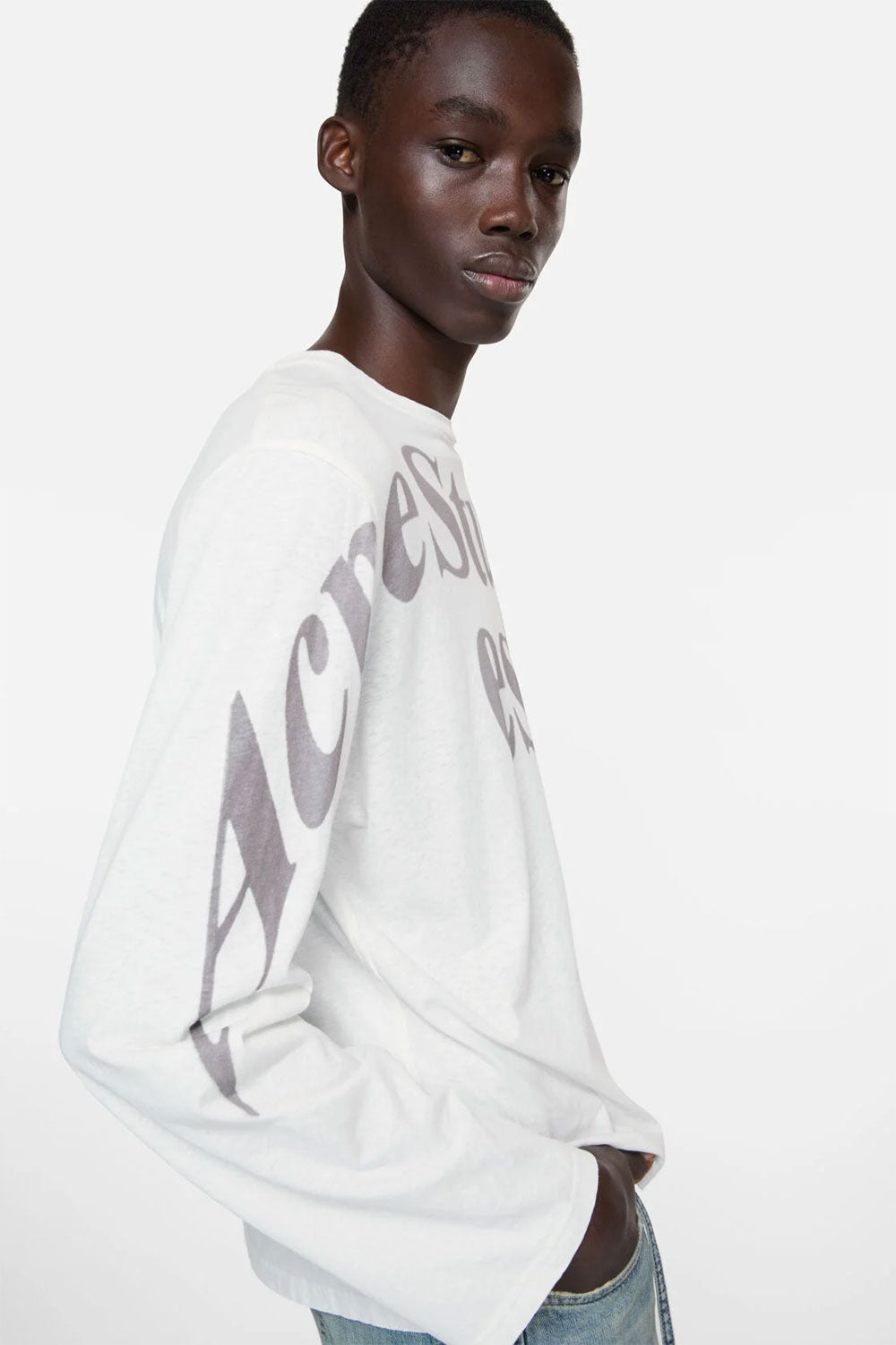 
                  
                    Logo T-shirt - Relaxed Fit -OFF WHITE-
                  
                