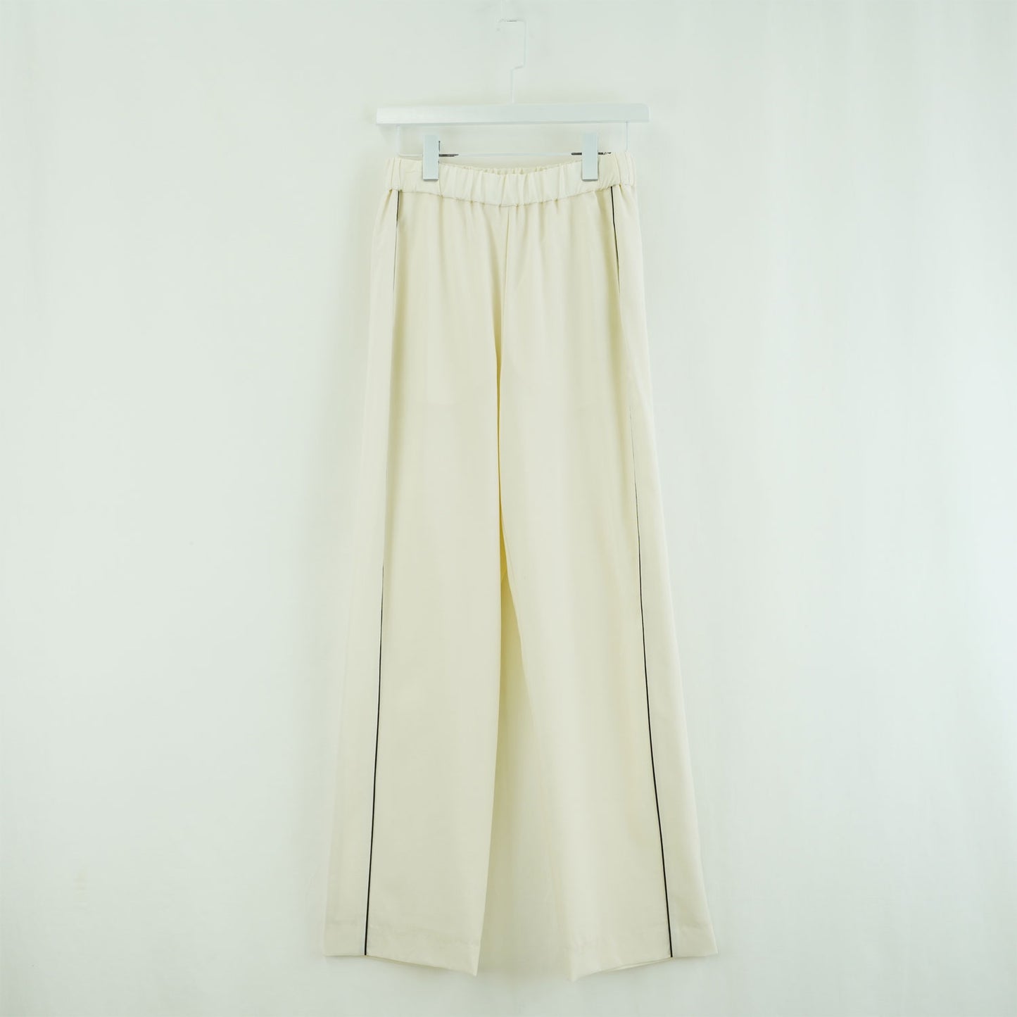 
                  
                    TRACK PANTS-WHITE-
                  
                