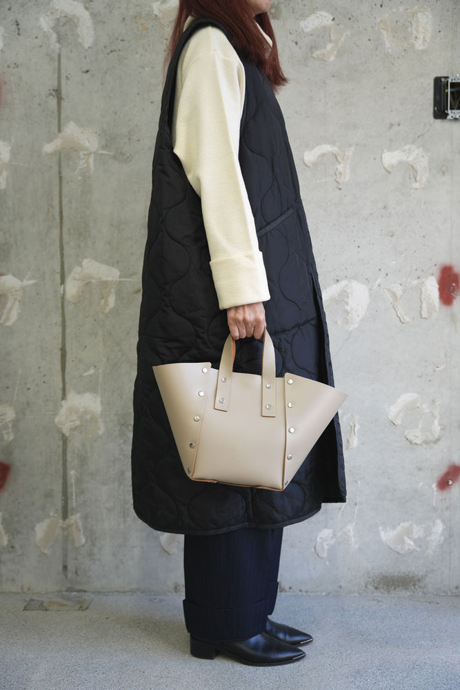 
                  
                    assemble hand bag wide S -BEIGE-
                  
                