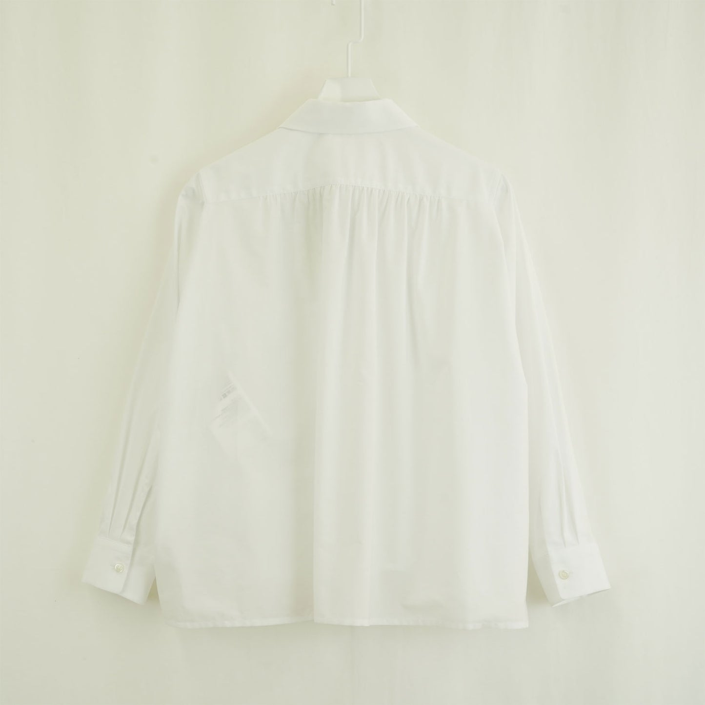 
                  
                    丸襟ギャザーシャツ -WHITE-
                  
                