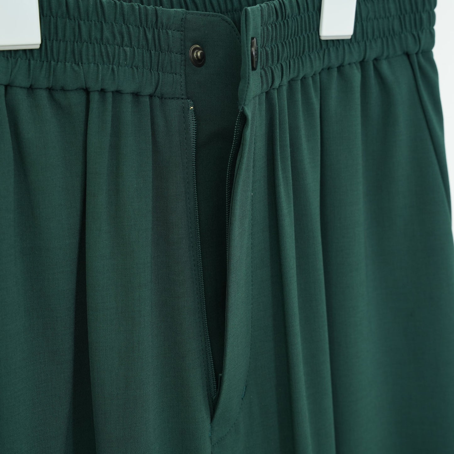 
                  
                    STRETCH WIDE-LEG PANTS-GREEN-
                  
                