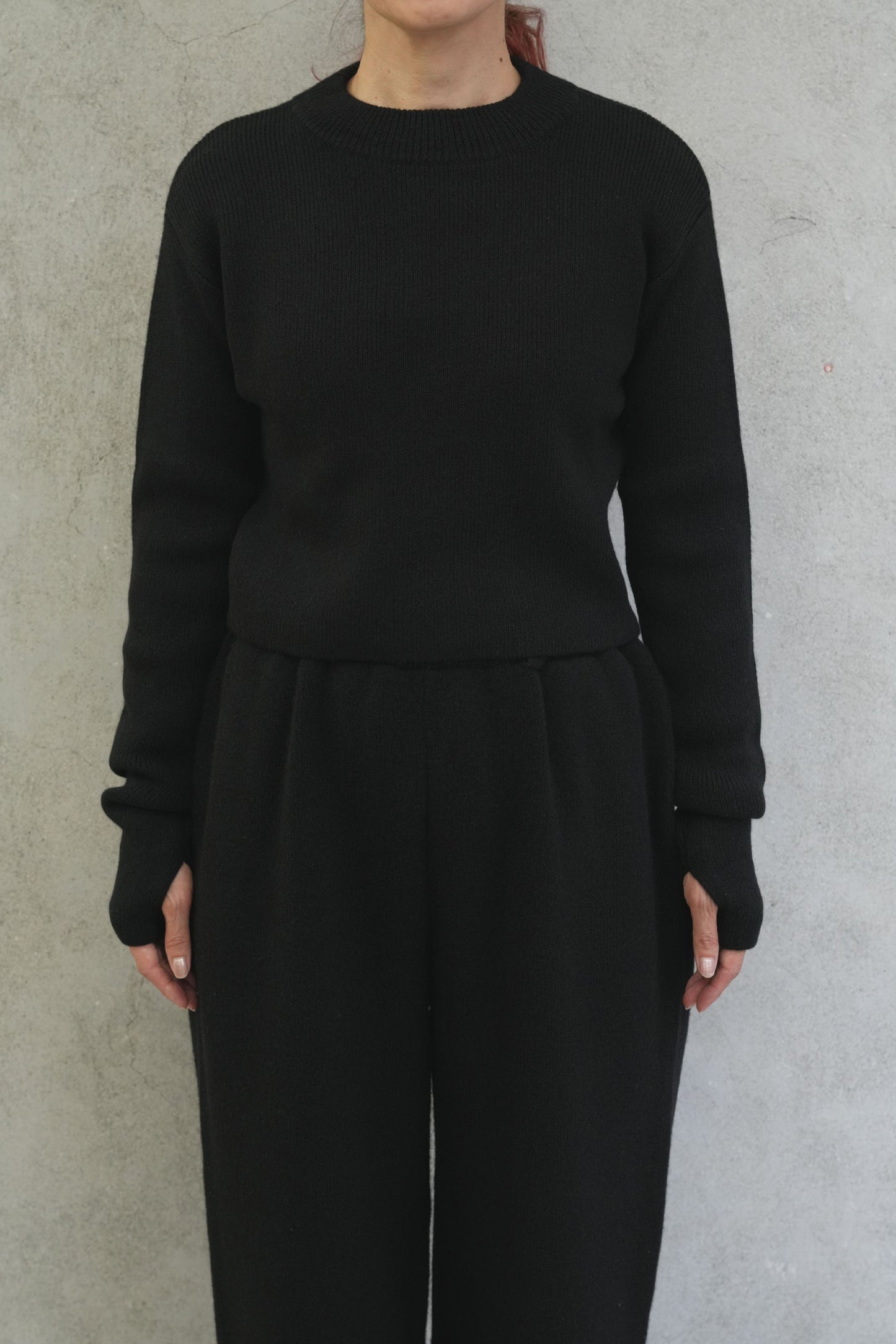 
                  
                    CROPPED SWEATER -BLACK-
                  
                