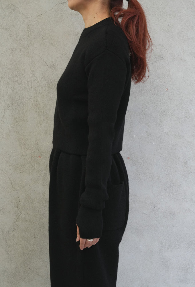 
                  
                    CROPPED SWEATER -BLACK-
                  
                