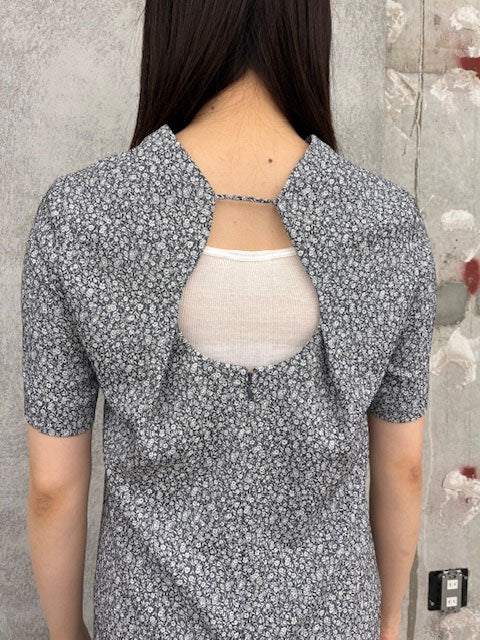 
                  
                    Floral Jacquard Square Neck Dress -GREY-
                  
                