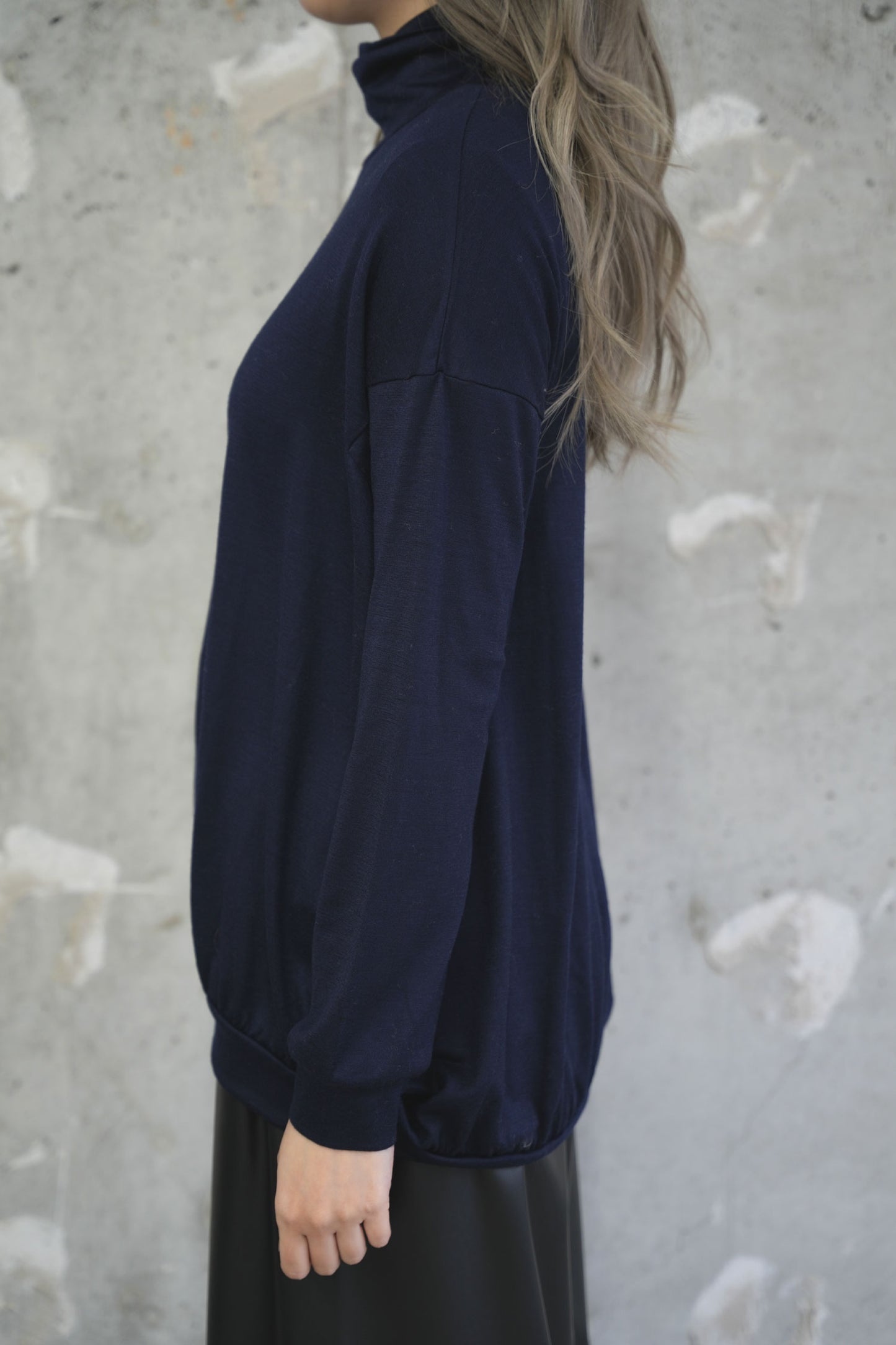 
                  
                    IVA NARROW SLEEVE HIGH-NECK
                  
                