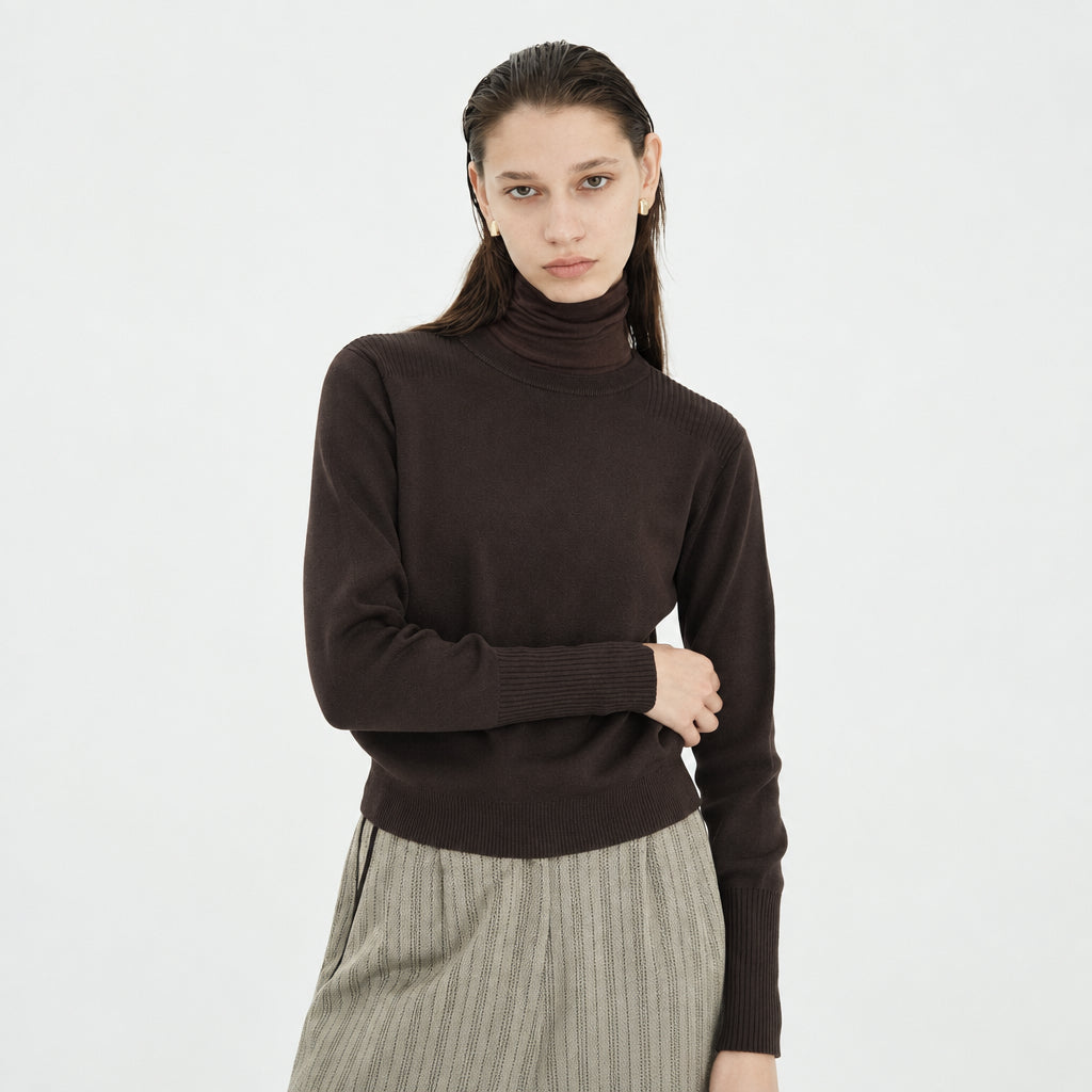 
                  
                    BASIC COMPACT KNIT TOPS
                  
                